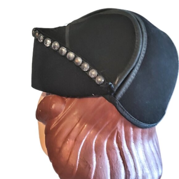 1930s True Vintage Black Cloche Style Felt Hat With Metal  display picture 2